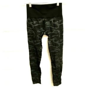 Soul Cycle camo seamless leggings